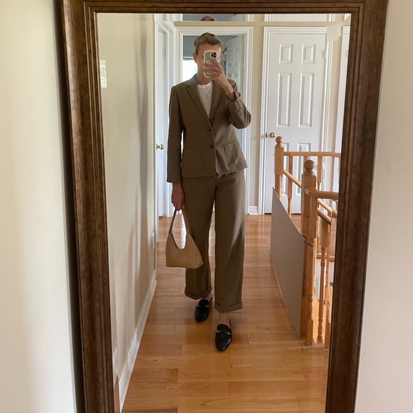 Ralph Lauren Wool Blazer :says Large but realistically it’s more like a 10/12. - Picture 3 of 10